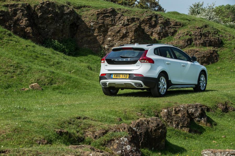  Volvo V40 D4 Cross Country 2016 года  (UK) (фото 8 из 30)